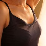 「もう射精してるってばぁ!」状態でもムレムレ汗だく密着で痴女ってくるイジワルお姉ちゃん 宮下玲奈